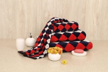 حوله استخری برق لامع طرح لوزی سایز 130*65 سانتی متر